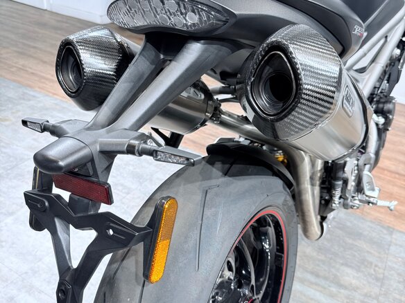 2018 Triumph Speed Triple, чёрный, 999000 рублей - вид 29