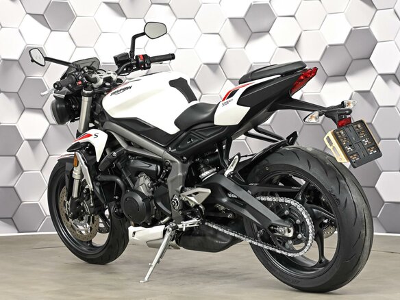 2021 Triumph Street Triple, белый, 727000 рублей - вид 5