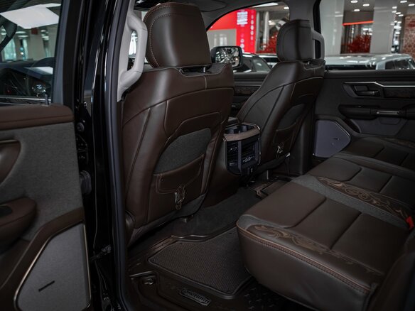 2026 Ram 1500 Crew Cab V Рестайлинг, чёрный - вид 18