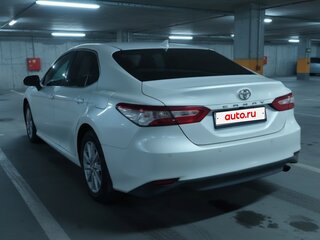 2021 Toyota Camry VIII (XV70) Рестайлинг, белый, 3000000 рублей, вид 3