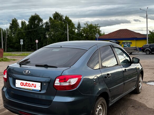 2014 Lada (ВАЗ) Granta I, серый, 300000 рублей - вид 3
