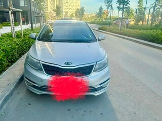 2017 Kia Rio III Рестайлинг, серебристый, 1150000 рублей, вид 1