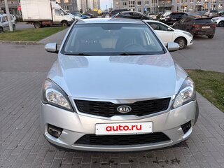2010 Kia Ceed I Рестайлинг, серебристый, 580000 рублей, вид 1