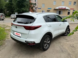 2018 Kia Sportage IV Рестайлинг, белый, 2080000 рублей, вид 3