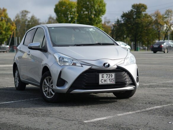 2018 Toyota Vitz III (XP130) Рестайлинг 2, серый