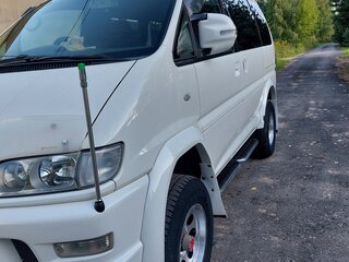 2005 Mitsubishi Delica IV, белый, 2740000 рублей, вид 3