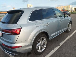 2023 Audi Q7 45 TFSI II (4M) Рестайлинг, серебристый, 3799000 рублей, вид 4