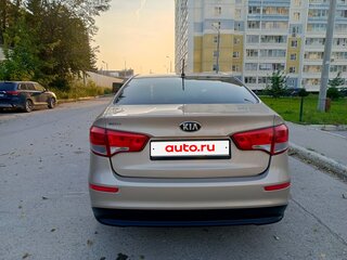 2015 Kia Rio III Рестайлинг, бежевый, 780000 рублей, вид 5