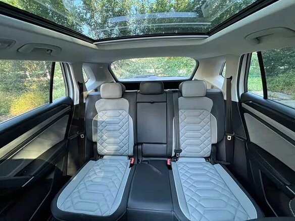 2023 Volkswagen Tayron I Рестайлинг, белый - вид 4