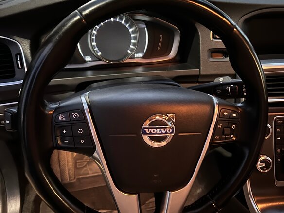 2014 Volvo S60 II Рестайлинг, чёрный, 1549000 рублей - вид 9