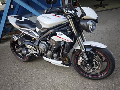 2019 Triumph Street Triple, белый, 783000 рублей, вид 4