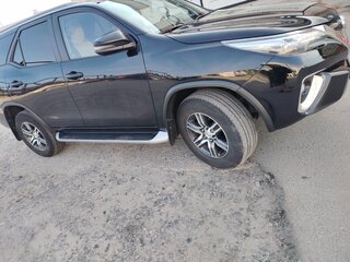 2017 Toyota Fortuner II, чёрный, 3400000 рублей, вид 3