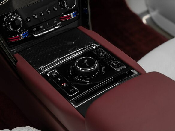 2026 Rolls-Royce Cullinan Black Badge I Рестайлинг (Series II), синий, 78125000 рублей - вид 23