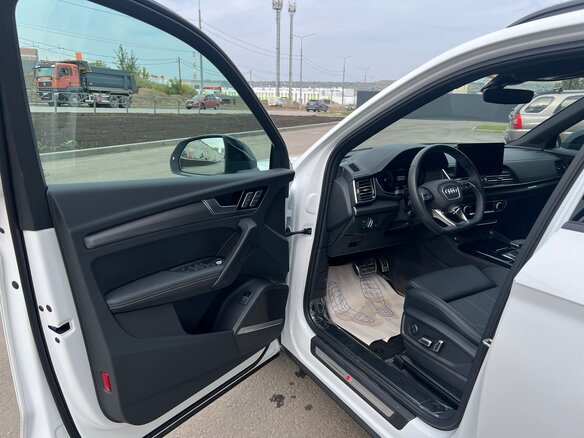 2025 Audi Q5 L 45 TFSI II (FY) Рестайлинг, белый, 6250000 рублей - вид 9