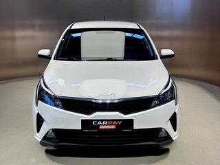 2021 Kia Rio IV Рестайлинг, белый, 1730000 рублей, вид 3