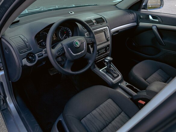 2012 Skoda Octavia II (A5) Рестайлинг, серый, 955000 рублей - вид 12