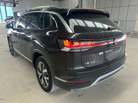 2022 Volkswagen Tayron I, чёрный, 2136000 рублей, вид 5