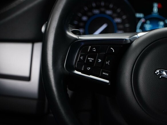 2016 Jaguar XF II, чёрный - вид 20