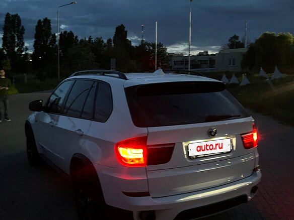 2011 BMW X5 35i II (E70) Рестайлинг, белый, 2000000 рублей - вид 8