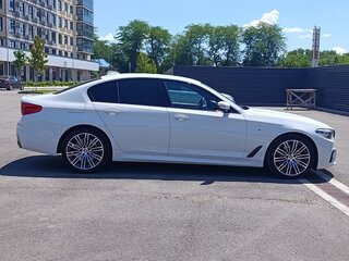 2019 BMW 5 серии 530d xDrive VII (G30/G31/G38), белый, 4860000 рублей, вид 4