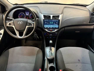 2012 Hyundai Solaris I, бежевый, 745000 рублей, вид 5