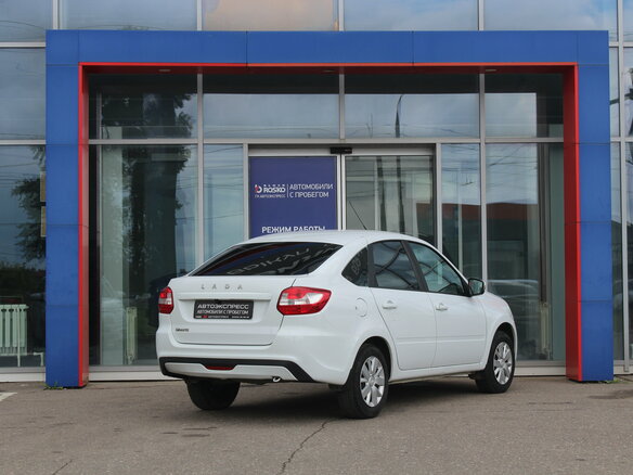 2023 Lada (ВАЗ) Granta I Рестайлинг, белый - вид 2
