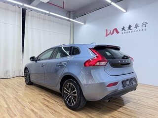 2018 Volvo V40 II Рестайлинг, синий, 1300000 рублей, вид 5
