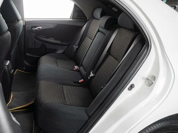 2011 Toyota Corolla X (E140, E150) Рестайлинг, белый, 900000 рублей - вид 8
