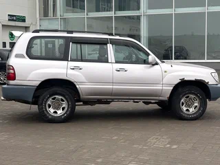 2003 Toyota Land Cruiser 105 100 Series Рестайлинг 1, серебристый, 1450000 рублей, вид 4