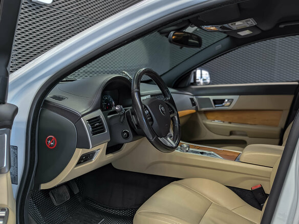 2014 Jaguar XF I Рестайлинг, белый, 1350000 рублей - вид 13