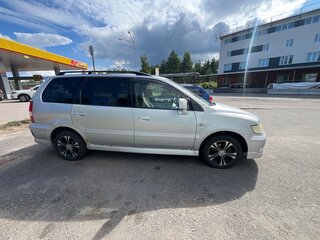 2002 Mitsubishi Chariot Grandis III, серебристый, 310000 рублей, вид 2