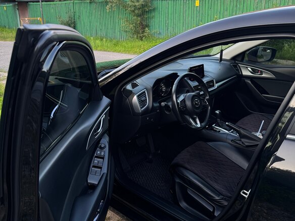 2018 Mazda 3 III (BM) Рестайлинг, чёрный - вид 3