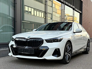 2026 BMW 5 серии 520d xDrive VIII (G60/G61/G68), белый, 8970000 рублей, вид 1