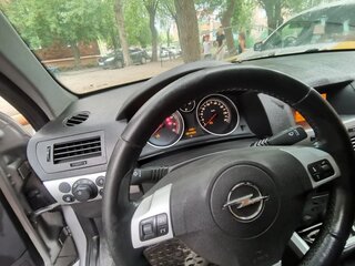 2012 Opel Astra H Рестайлинг, серебристый, 680000 рублей, вид 5