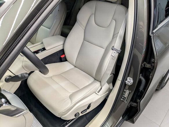 2020 Volvo XC60 II, зелёный - вид 19