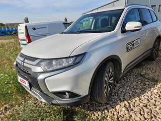 2018 Mitsubishi Outlander III Рестайлинг 2, белый, 1200000 рублей, вид 2