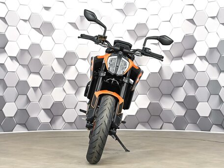 2023 KTM 890 Duke GP, чёрный, 899000 рублей, вид 5