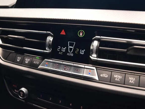 2023 BMW 1 серии 118i III (F40), белый, 1750000 рублей - вид 33