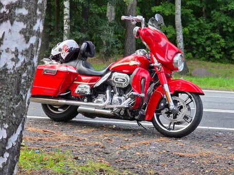 2010 Harley-Davidson CVO Street Glide, красный, 1000000 рублей, вид 5