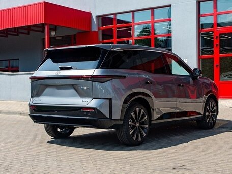 2026 Toyota bZ3X 67.9 kWh, серебристый, 3490000 рублей, вид 4
