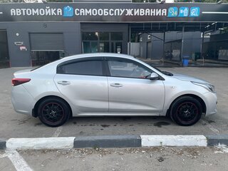 2017 Kia Rio IV, серебристый, 1100000 рублей, вид 4