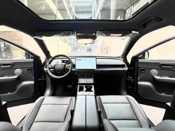 2026 Toyota bZ3X 58.3 kWh, чёрный - вид 9