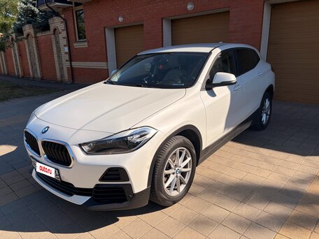 2021 BMW X2 sDrive18i I (F39), белый, 2600000 рублей, вид 1