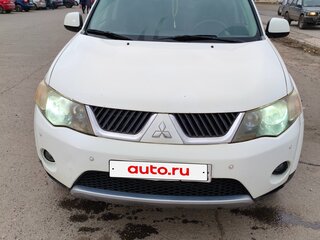2008 Mitsubishi Outlander II, белый, 840000 рублей, вид 3