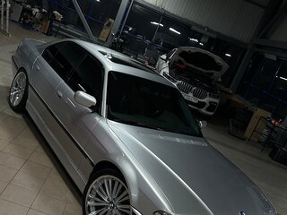1999 BMW 7 серии 735i III (E38) Рестайлинг, серебристый, 1400000 рублей, вид 3