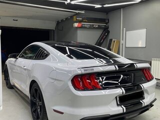 2019 Ford Mustang VI Рестайлинг, белый, 2600000 рублей, вид 3