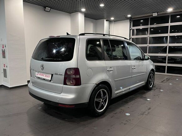 2010 Volkswagen Touran I Рестайлинг, серебристый - вид 2