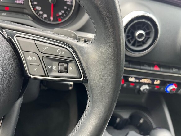 2018 Audi A3 III (8V) Рестайлинг, серебристый, 1670700 рублей - вид 19