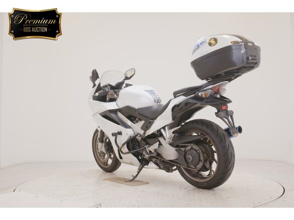 2016 Honda VFR 800, белый - вид 5