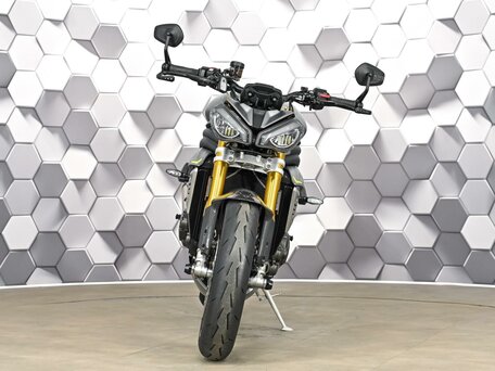 2022 Triumph Speed Triple, серебристый, 1117000 рублей, вид 5